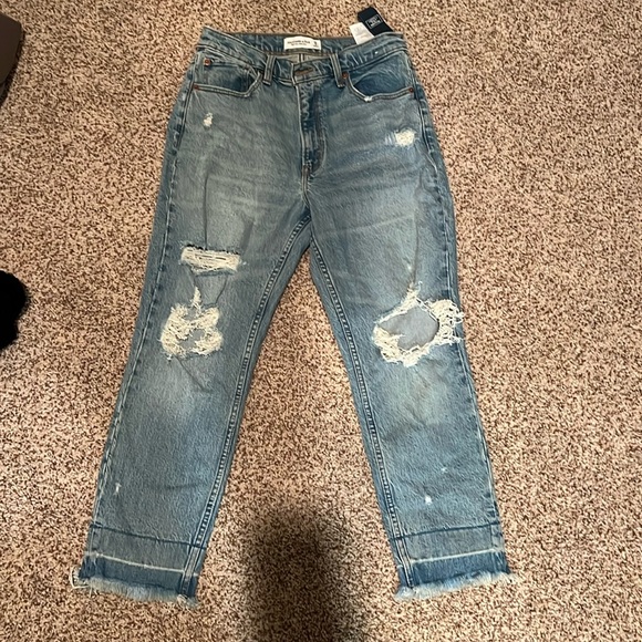 Abercrombie high rise mom Jean - Picture 1 of 3
